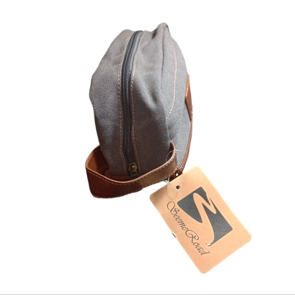 Travel bag   with zippered pockets. - Picture 2 of 11